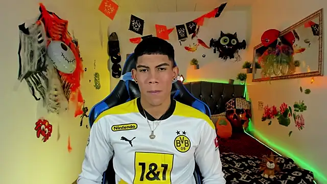 Snapshot of Damian_latinxxx chatting on 10-27-25, 03:10 Damian latinxxx online show from 10-27-25, 03:10