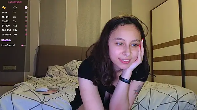 Snapshot of Agatha_Sade chatting on 01-07-25, 06:03 Agatha Sade online show from 01-07-25, 06:03