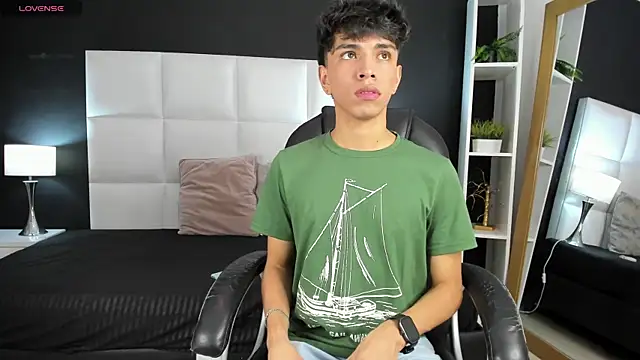 Santy carrington online show from 12-23-24, 05:54