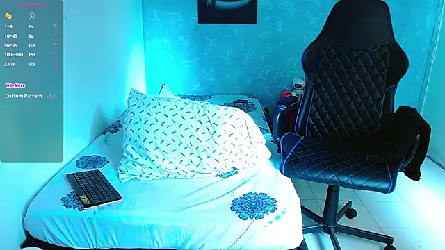 Snapshot of bray_hotboy777 chatting on 12-08-24, 02:30 bray hotboy777 online show from 12-08-24, 02:30