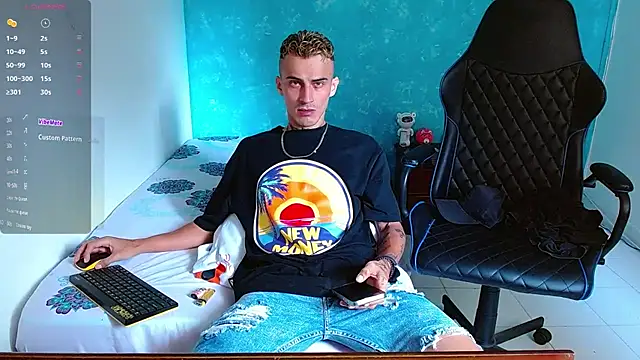 Snapshot of bray_hotboy777 chatting on 01-09-25, 04:17 bray hotboy777 online show from 01-09-25, 04:17