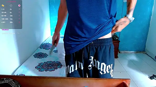 Snapshot of bray_hotboy777 chatting on 02-15-25, 04:12 bray hotboy777 online show from 02-15-25, 04:12