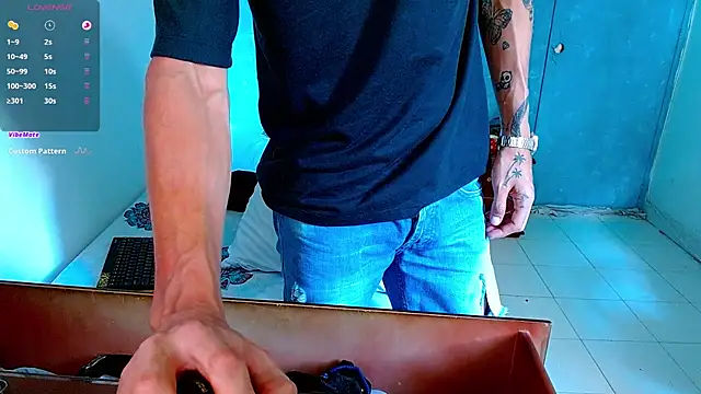 Snapshot of bray_hotboy777 chatting on 02-19-25, 05:27 bray hotboy777 online show from 02-19-25, 05:27