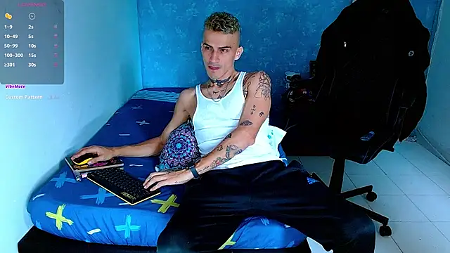 Snapshot of bray_hotboy777 chatting on 03-14-25, 01:13 bray hotboy777 online show from 03-14-25, 01:13