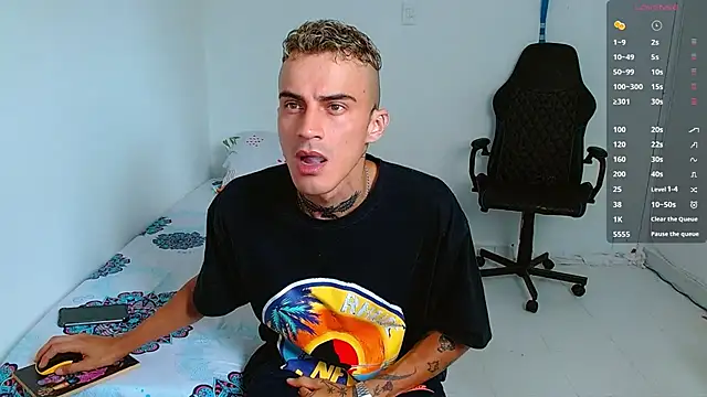 Snapshot of bray_hotboy777 chatting on 09-18-25, 04:31 bray hotboy777 online show from 09-18-25, 04:31