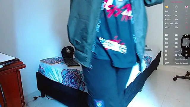 Snapshot of bray_hotboy777 chatting on 09-21-25, 02:40 bray hotboy777 online show from 09-21-25, 02:40