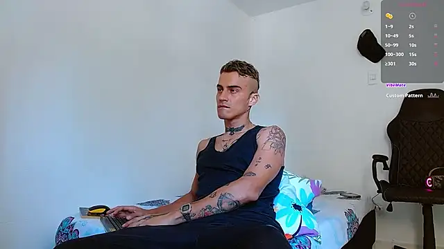 Snapshot of bray_hotboy777 chatting on 09-25-25, 04:32 bray hotboy777 online show from 09-25-25, 04:32