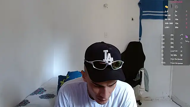 Snapshot of bray_hotboy777 chatting on 09-26-25, 02:10 bray hotboy777 online show from 09-26-25, 02:10