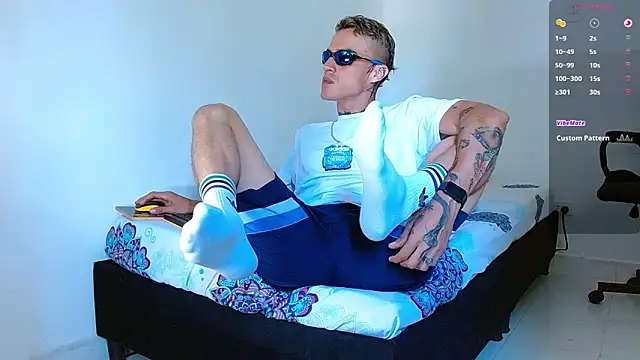 Snapshot of bray_hotboy777 chatting on 09-28-25, 08:03 bray hotboy777 online show from 09-28-25, 08:03