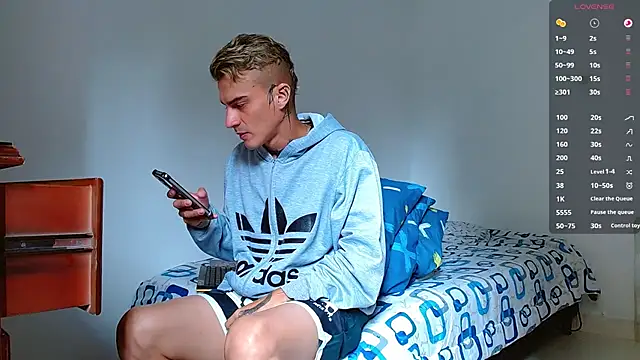 Snapshot of bray_hotboy777 chatting on 10-23-25, 01:32 bray hotboy777 online show from 10-23-25, 01:32