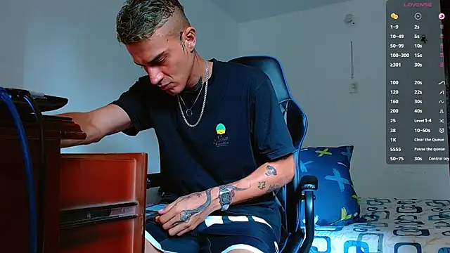 Snapshot of bray_hotboy777 chatting on 11-12-25, 03:01 bray hotboy777 online show from 11-12-25, 03:01