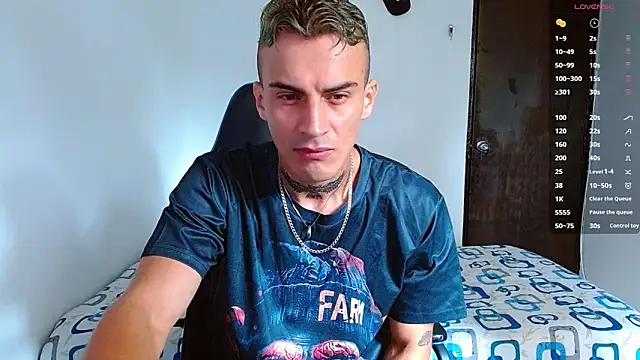 Snapshot of bray_hotboy777 chatting on 11-14-25, 03:44 bray hotboy777 online show from 11-14-25, 03:44