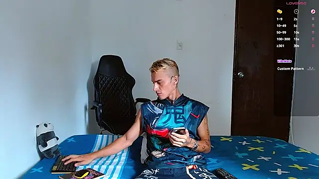 Snapshot of bray_hotboy777 chatting on 12-05-25, 02:14 bray hotboy777 online show from 12-05-25, 02:14