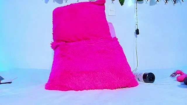 Aleesha 17 online show from 12-07-24, 10:34