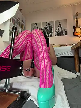 FoxyandTed online show from 12-19-25, 05:09