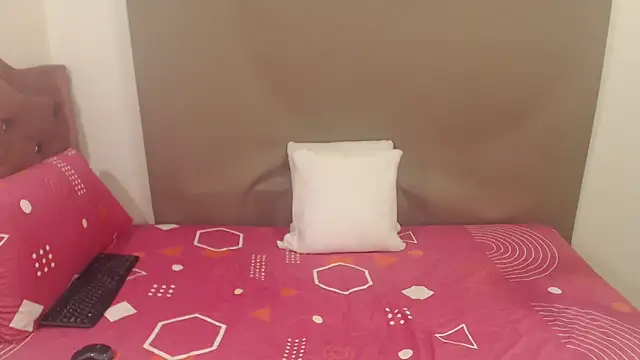 Snapshot of kimberlyjamexxx chatting on 03-28-26, 04:45 kimberlyjamexxx online show from 03-28-26, 04:45