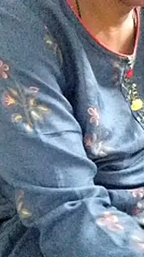 Snapshot of Tamil--Rani chatting on 01-11-25, 06:23 Tamil--Rani online show from 01-11-25, 06:23