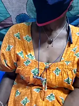 Snapshot of Tamil--Rani chatting on 11-01-25, 01:13 Tamil--Rani online show from 11-01-25, 01:13