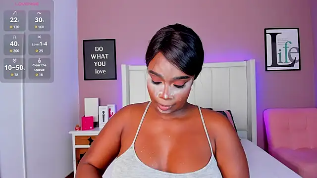 Britanymooree online show from 10-28-25, 07:49