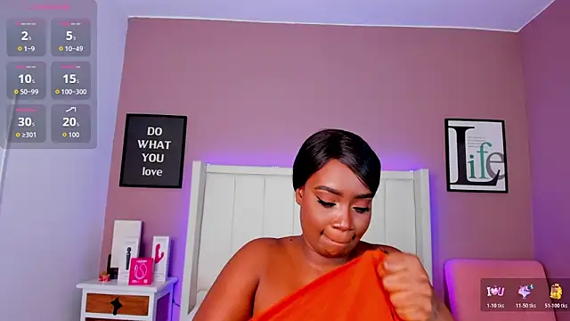 Britanymooree online show from 10-30-25, 07:36