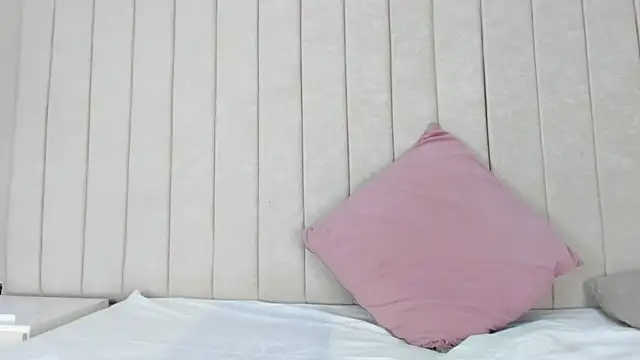 Littleolivia  online show from 02-05-25, 01:00