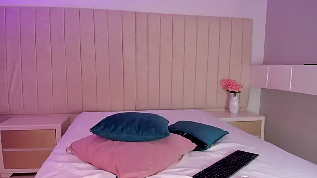 Littleolivia  online show from 03-11-26, 02:23