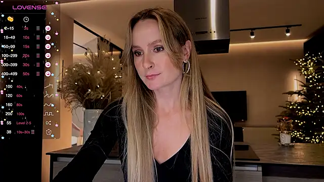 Snapshot of Peach__juice chatting on 01-13-25, 10:45 Peach juice online show from 01-13-25, 10:45