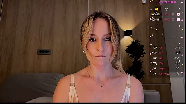 Snapshot of Peach__juice chatting on 02-09-25, 07:30 Peach juice online show from 02-09-25, 07:30