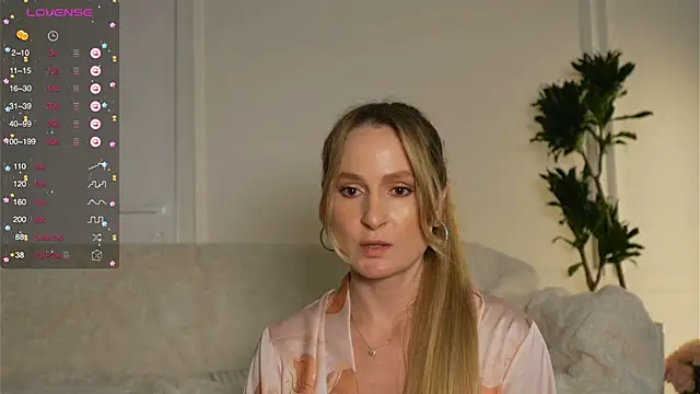 Snapshot of Peach__juice chatting on 03-03-25, 07:28 Peach juice online show from 03-03-25, 07:28