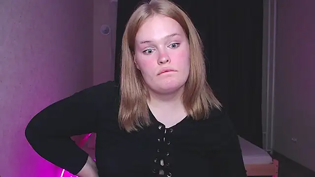 Snapshot of rozzhaos8 chatting on 03-11-25, 07:47 rozzhaos8 online show from 03-11-25, 07:47