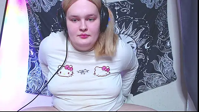 Snapshot of rozzhaos8 chatting on 09-26-25, 10:47 rozzhaos8 online show from 09-26-25, 10:47