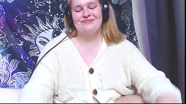 Snapshot of rozzhaos8 chatting on 09-28-25, 07:52 rozzhaos8 online show from 09-28-25, 07:52