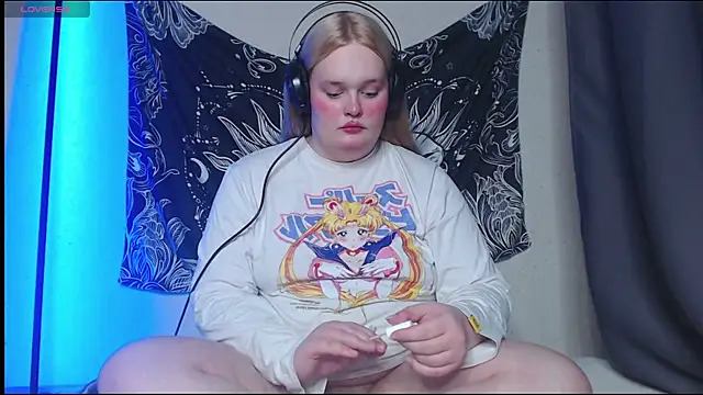 Snapshot of rozzhaos8 chatting on 11-04-25, 10:53 rozzhaos8 online show from 11-04-25, 10:53