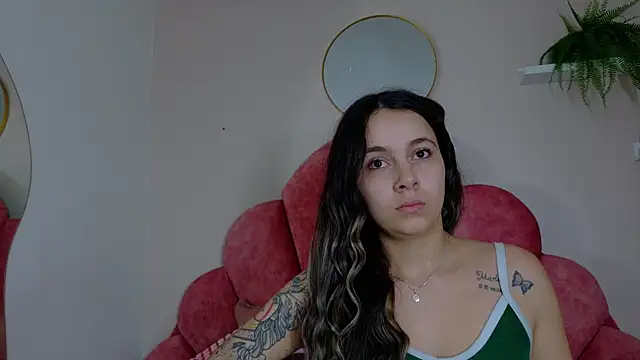 Snapshot of AmbarHills_1 chatting on 10-31-25, 11:11 AmbarHills 1 online show from 10-31-25, 11:11