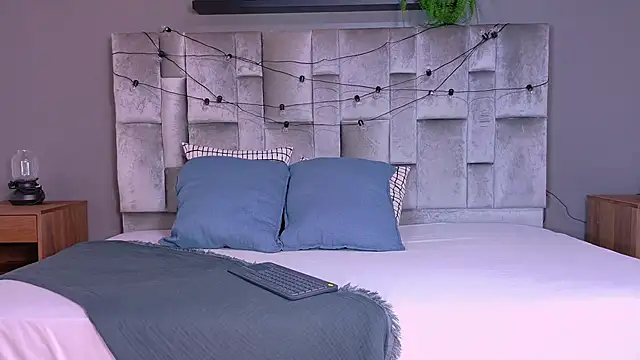 Snapshot of AmbarHills_1 chatting on 11-12-25, 11:32 AmbarHills 1 online show from 11-12-25, 11:32