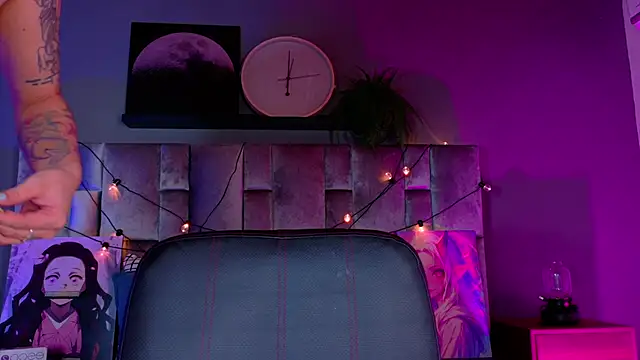 Snapshot of AmbarHills_1 chatting on 11-14-25, 11:42 AmbarHills 1 online show from 11-14-25, 11:42