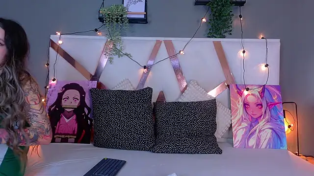 Snapshot of AmbarHills_1 chatting on 11-22-25, 11:31 AmbarHills 1 online show from 11-22-25, 11:31