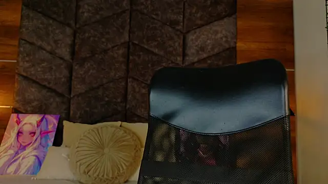 Snapshot of AmbarHills_1 chatting on 12-15-25, 11:36 AmbarHills 1 online show from 12-15-25, 11:36