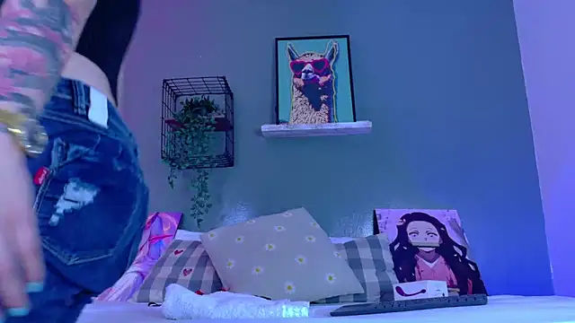 Snapshot of AmbarHills_1 chatting on 12-16-25, 11:37 AmbarHills 1 online show from 12-16-25, 11:37