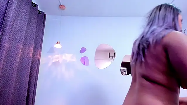 Snapshot of _Ameliie chatting on 12-04-24, 10:08 Ameliie online show from 12-04-24, 10:08