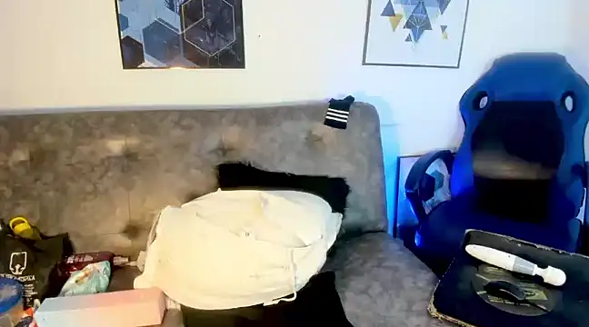 mia foxts online show from 02-03-25, 05:40