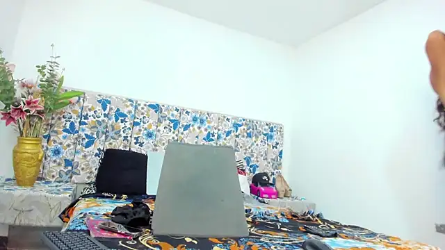 mia foxts online show from 03-08-26, 04:44