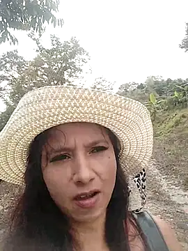 Snapshot of andreu_mature chatting on 03-05-25, 07:27 andreu mature online show from 03-05-25, 07:27