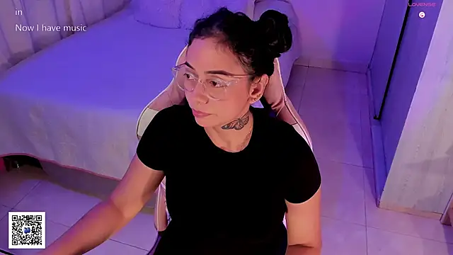 Snapshot of Aleja24Evans chatting on 02-02-25, 12:30 Aleja24Evans online show from 02-02-25, 12:30