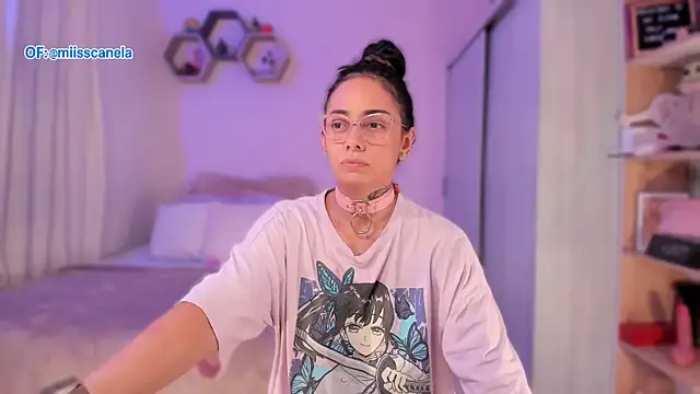 Snapshot of Aleja24Evans chatting on 10-06-25, 01:03 Aleja24Evans online show from 10-06-25, 01:03