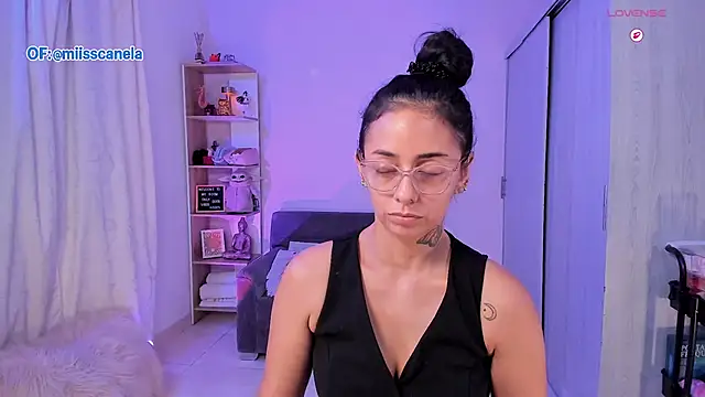 Snapshot of Aleja24Evans chatting on 11-28-25, 12:13 Aleja24Evans online show from 11-28-25, 12:13