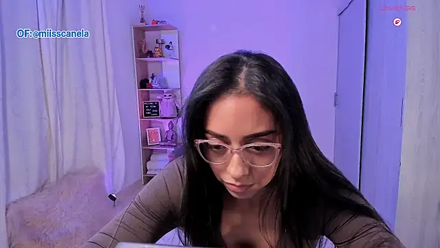 Snapshot of Aleja24Evans chatting on 12-03-25, 12:40 Aleja24Evans online show from 12-03-25, 12:40