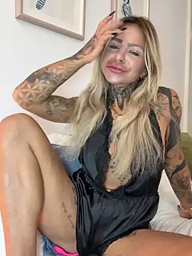 Divina X  online show from 10-31-25, 03:51