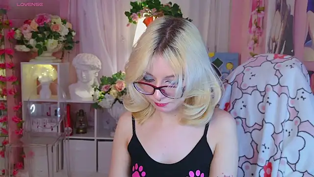 Snapshot of Coconut_Mia chatting on 12-27-24, 09:11 Coconut Mia online show from 12-27-24, 09:11