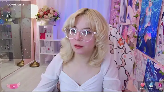 Snapshot of Coconut_Mia chatting on 09-26-25, 01:48 Coconut Mia online show from 09-26-25, 01:48